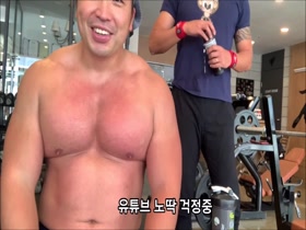 Hottest muscle hunk workout