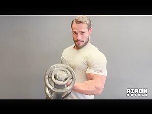 Bodybuilder Pump Up and Worship